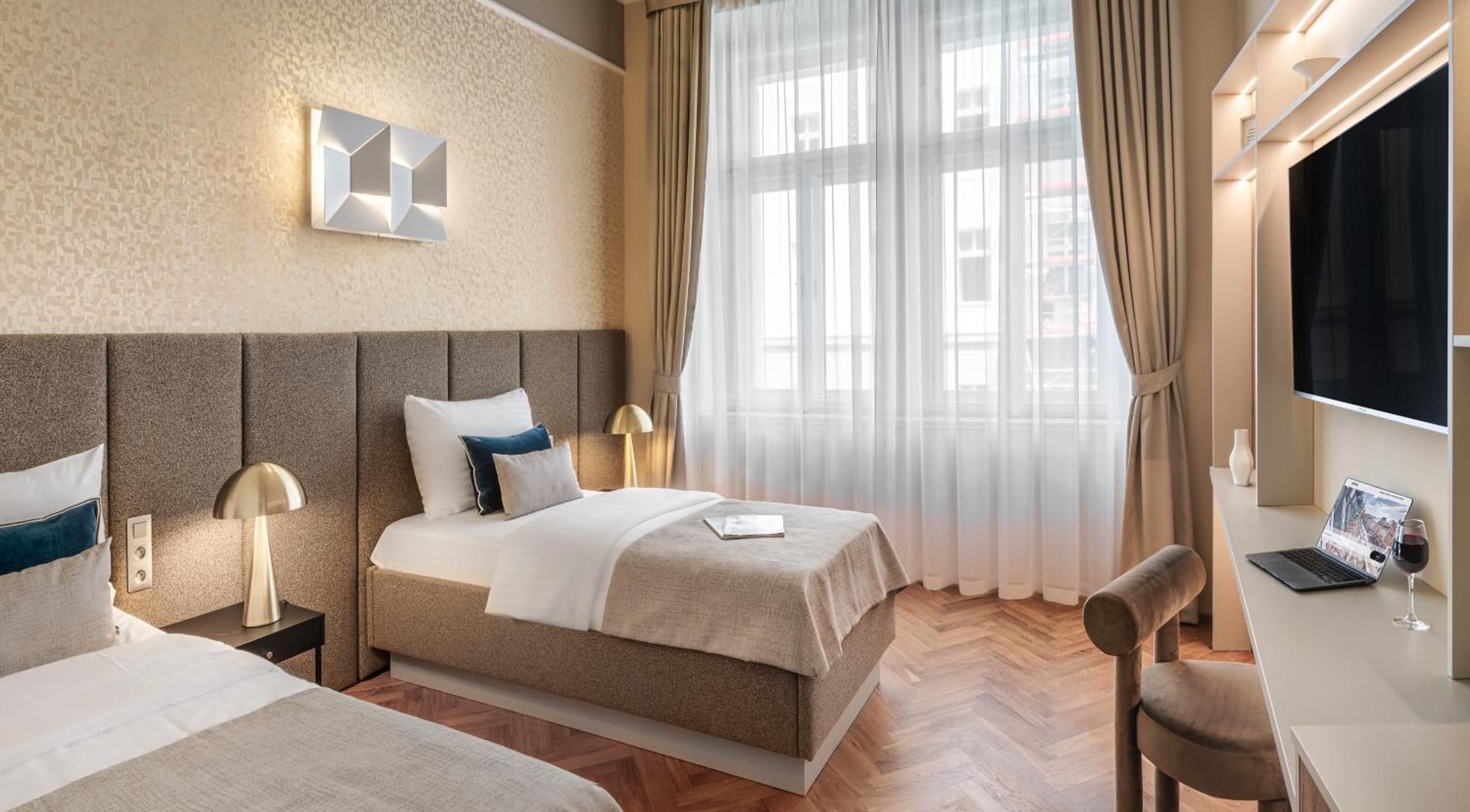 Hotel Maestro By Adrez Prag Exteriör bild